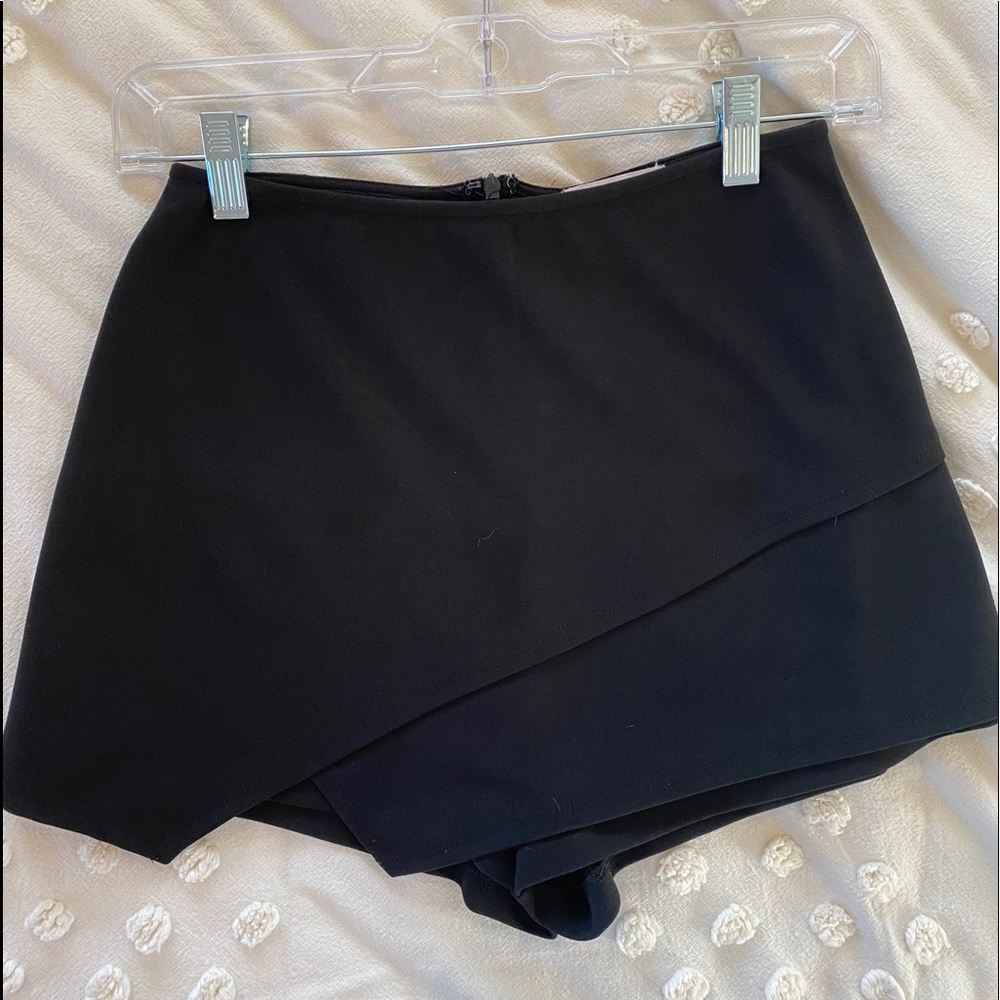 Vestique Black Envelope Skirt